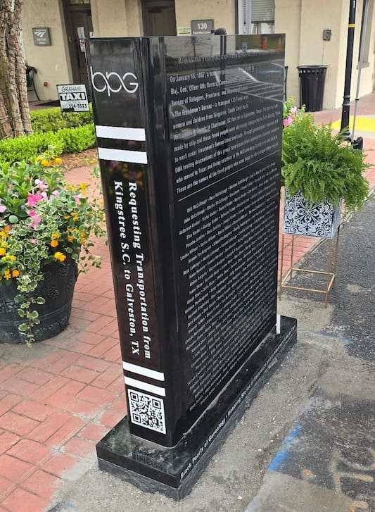 Kingstree SC memorial panels honoring 435 Freedmen relocated to Texas